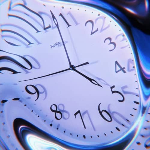 Photo d'une horloge déformée