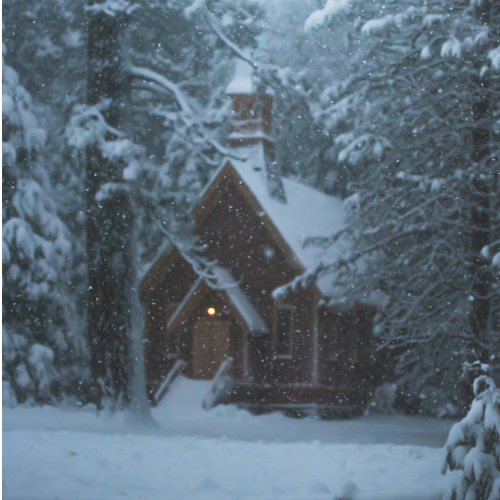 Image d'une petite église isolée dans la neige