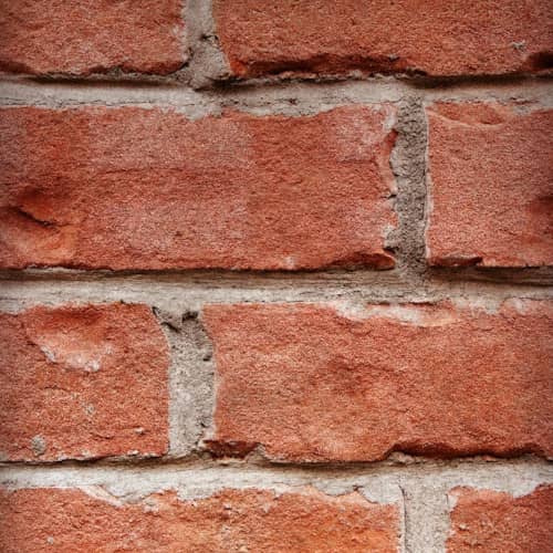 Photo d'un mur de briques rouge
